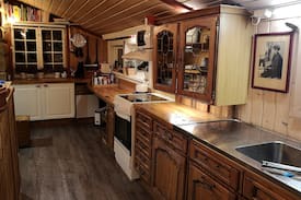 Ustaoset House | Log cabin near train w/sheets