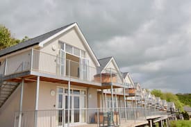 Pendine Apartment | Sea Fairer Apartment - Pendine Manor