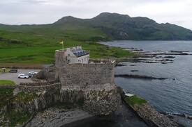 Ardnamurchan Peninsula Cabin | Macdonald Cottage (Inside Mingary castle walls)