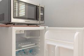 Emerald Hills House | clean room Redwood City