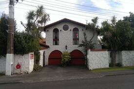 Whanganui House | Aztec Court