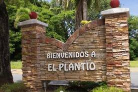 Toa Baja House | Gated community in Metro Area, cozy, easy access.