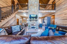 Broken Bow Cabin | GRAND LUXE 3 Rivers Lodge Luxury 6 Bedroom Cabin on a Creek Just minutes away from Area Attractions