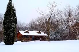 Waterville Cabin | Chestnut Hill Cabin w/ Hot Tub Jacuzzi