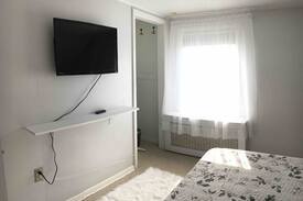 Parma Heights House | Private 2nd Floor Queen Room near Cleveland
