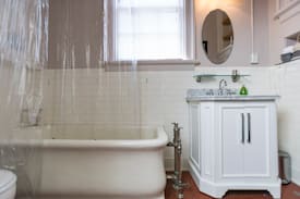 Rivermont Apartment | Vintage Flat in Rivermont Historic District