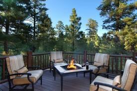 Torreon House | Torreon Bear Cabin with amazing private deck