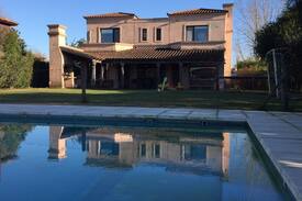 Troncos del Talar House | Barrio Santa Barbara, casa a la laguna