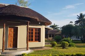 Club Makokola Cabin | LAKEVIEW PLACE MANGOCHI MALAWI