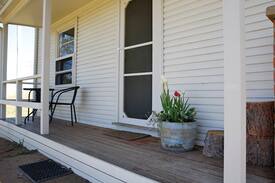 Maffra Cabin | - Hillside Cottage - Amazing Views