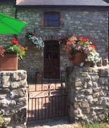 Oldwalls Cabin | The Stable at Mount Pleasant. Llanrhidian SA31EH