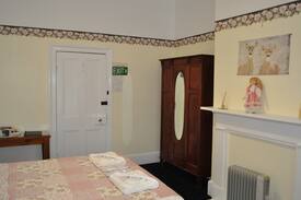 Bushy Park Bed & Breakfast | Roslyn House B&B - The Queen Room