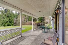 Clinton House | 15-acre getaway centrally located for beaches, galleries, & dining - dogs ok!