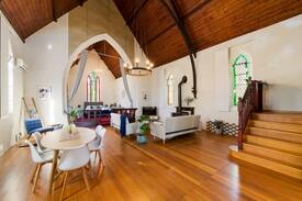 Guildford House | Villa Nova B&B retreat Couples or Family ESCAPE