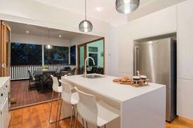 Red Hill House | Luxury Tree House: Stadium accomodation, Sleeps 10