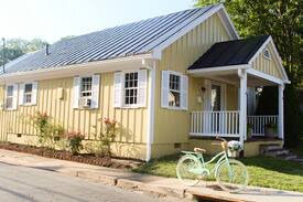 Leesburg's Old and Historic District House | Cottage on King | Historic Charm | Modern Living
