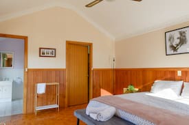 Lakes Entrance House | Castle stay at lakes entrance