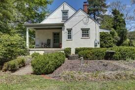 Ashland House | Large Room in Country House