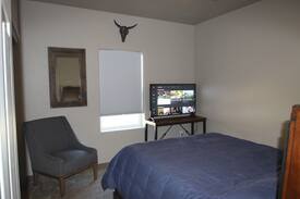 Meridian House | Private bedroom & bathroom near Village @ Meridian