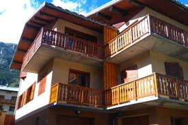 Lanslevillard Apartment | Stellina 2 Chalet au centre du village