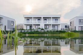 Oberwaltersdorf House | New Showhouse with Private Lake