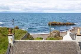 Dunure Cabin | Beautiful cottage on the beach, great sea views!