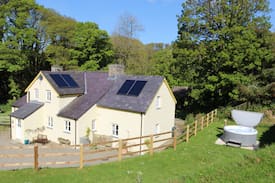 Nevern House | Glandwr 5* Manor House, Newport