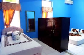 Central Yogyakarta House | Regol-Ijo@CityCenter (LargeRoom 1)