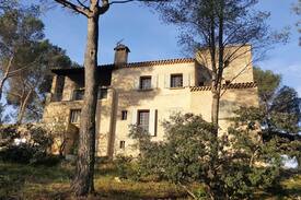 Taillades Villa | Tres grande villa dans la pinède