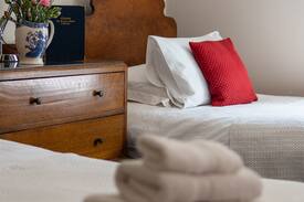 Kew Hotel | The Vintage Suite | Bed & Breakfast in Kew Gardens