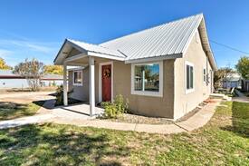 Cortez House | Tea Rose Cottage w/Yard, 3 Blks to DT Cortez