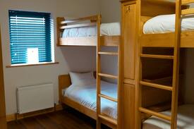 Kilfinane Hostel | Private Twin room in picturesque mountain village