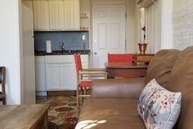 Bucktown Apartment | Cozy Bucktown 2 bedroom, 2 floors