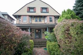 Ditmas Park House | 2bdrm apt in UNIQUE Victorian Home steps to train