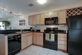 Old Town Chinatown Apartment | Pearl District Waterfront Condo w/parking