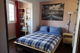 North Philadelphia House | Mt. Airy Home on a Hill - guest room