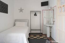 Albaicin Bed & Breakfast | Venecia Gomérez - Triple. 1 cama matrimonial, 1 cama individual. Baño compartido - Estancia mínima 3 noches