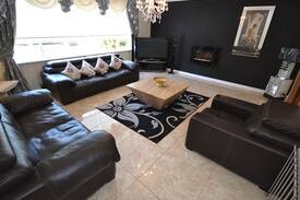Castlecary House | Comfortable Room In Luxury house with Hot Tub