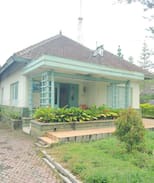 Karanganyar House | Penginapan wisma anugrah tawangmangu. Rumah depan