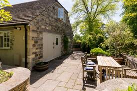 Frampton Mansell Cabin | Well Close Cottage