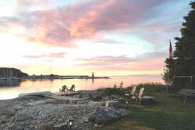 Lion's Head Cabin | Wee Leo: Waterfront Cabin, in Lion's Head Harbour
