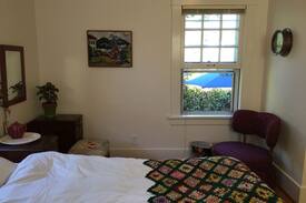 Richmond House | Secret Garden Guesthouse: quiet stay near Division