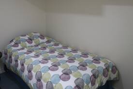 The Beach Triangle Apartment | Cozy & clean apartment by woodbine beach for cheap