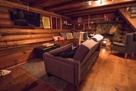 Jackson Cabin | Cozy Log Cabin/Private Hot Tub/Brook/Fireplace