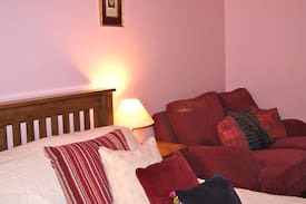 Pantasaph Bed & Breakfast | Pantasaph Farm Bed and Breakfast - Pink Room