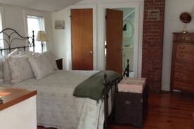 Pomfret Cabin | Spacious & Quiet Cottage