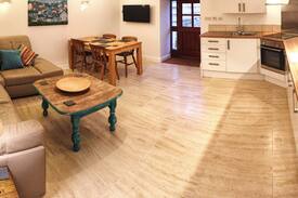 Milford Haven Cabin | Spacious Pembrokeshire Cottage – Sea Willow
