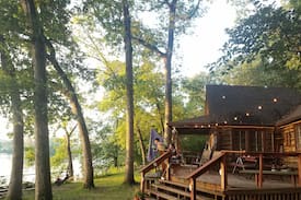 Holcomb Cabin | GOOSE ISLAND CABIN -Secluded Riverside Eco-Retreat