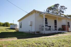 Maffra Cabin | - Hillside Cottage - Amazing Views