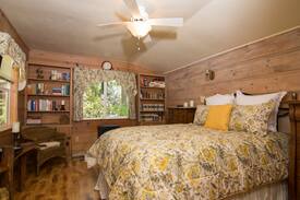 Freestone Cabin | Hummingbird Hill Cottage